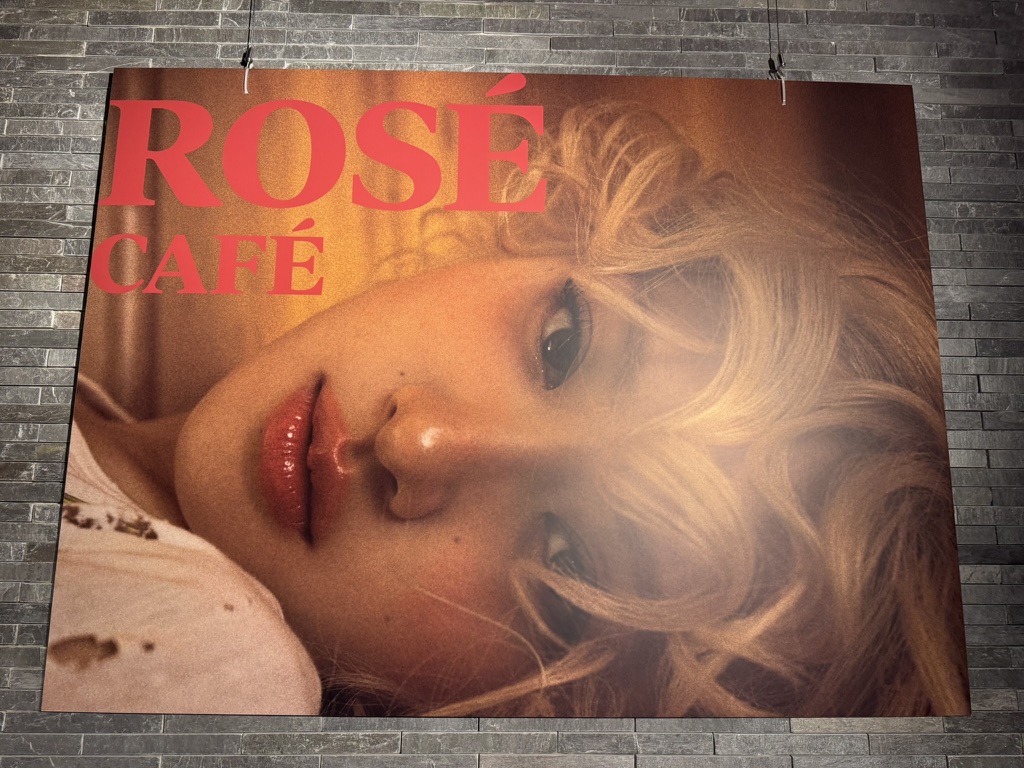 로제 콜라보 카페